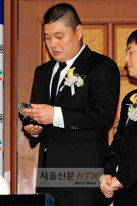 [NTN포토] 강호동, ‘위촉패 멋진데?’