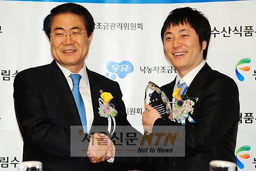 [NTN포토] 우승민, ‘우유 홍보대사에 위촉돼 기뻐요’