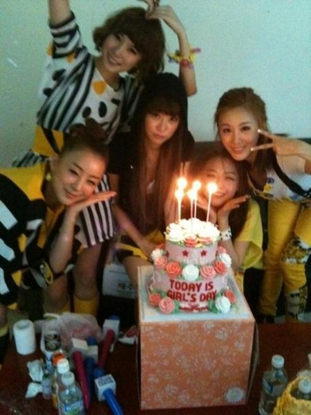 걸스데이, 데뷔 자축파티 “따뜻함 주셔서 감사”