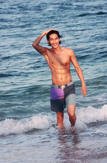 모델 배정남, ‘복근+치골근’ 공개...조각男