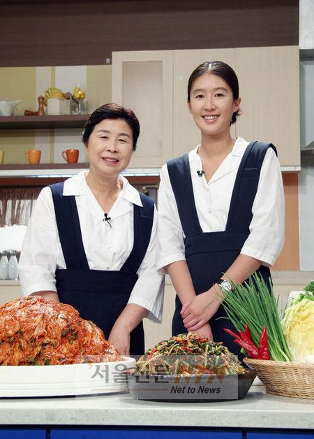 홈쇼핑, 연예인 장수 브랜드 ‘홍진경 더김치’ 인기
