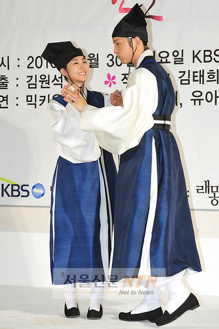 [NTN포토] 박민영·송중기 ‘우리 사진 잘 찍어 보자고!’