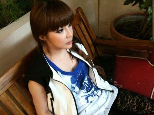 2NE1 박봄, 가녀린 몸매 공개 “상추 다이어트 성공?”