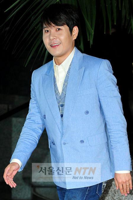 [NTN포토] 이민우 ‘시원한 파스텔톤 의상’