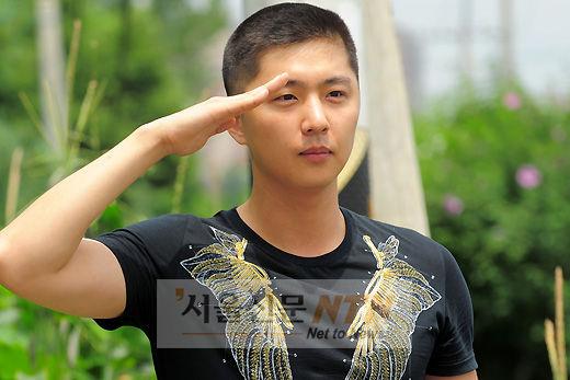 [NTN포토] 신동욱 ‘멋진 거수경례’
