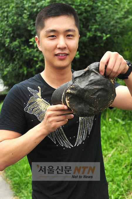 [NTN포토] 신동욱 ‘모자 쓰고 입소할게요’
