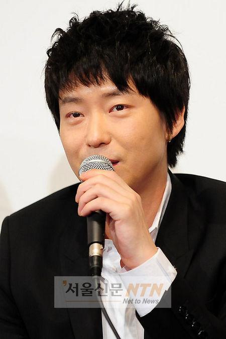 [NTN포토] 엄기준, ‘연극무대가 좋아요’