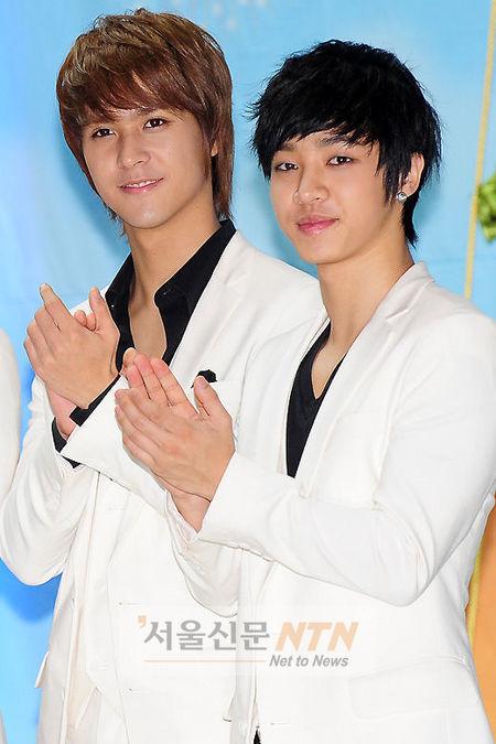 [NTN포토] 손동운·이기광, ‘서울캐릭터·라이선싱페어 2010 개막을 축하해요’
