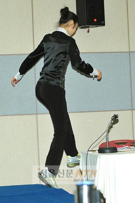 [NTN포토] ‘피겨여왕 김연아’의 남다른 점프 퇴장