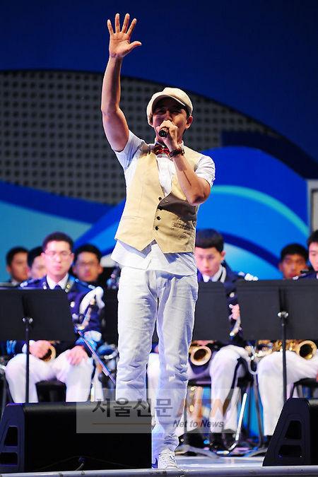 [NTN포토] 붐, ‘국군방송 드림콘서트 화려한 무대 열어’