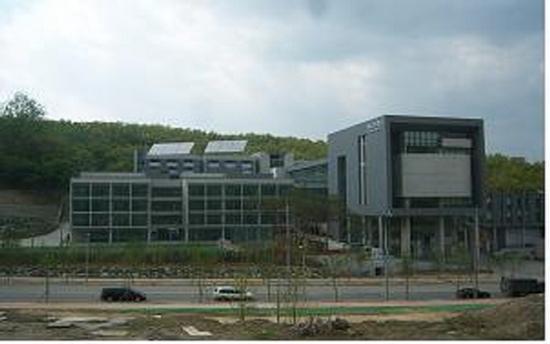 군대비하 EBS 퇴출강사, 현직 고교교사 관심집중