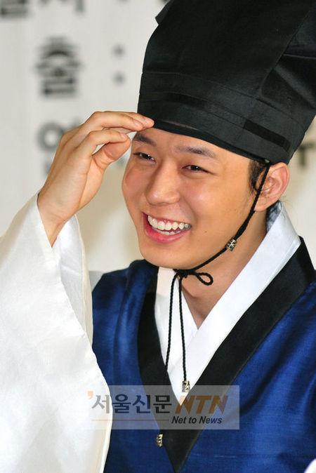 믹키유천 매니저 폭행 논란 ‘뺨 때려 vs 어깨 밀쳐’