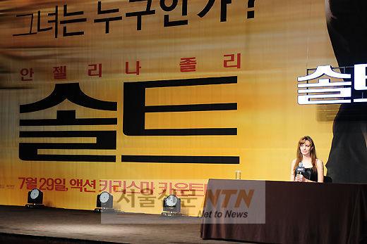 [NTN포토] ‘안젤리나 졸리 내한 기자회견 열려’