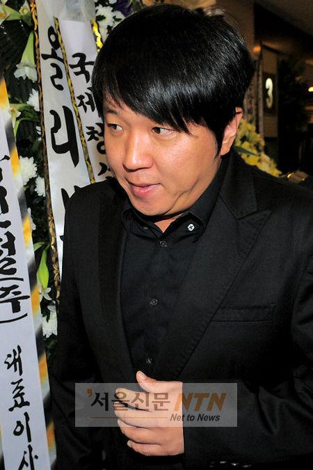 [NTN포토] 정형돈 ‘선배님, 부디 좋은곳으로 가세요’