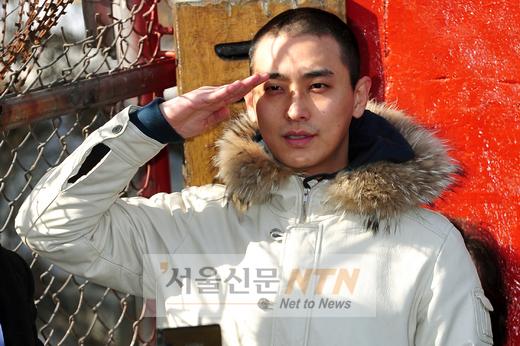 주지훈, 입대 후 첫 공식석상…마약파문 언급할까