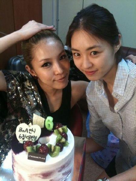 이연희 “보아 6집 대박”…케이크 응원 사진공개