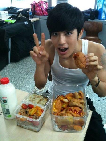 2NE1 민지 도시락…세븐 “맛도 정성도 최고!”