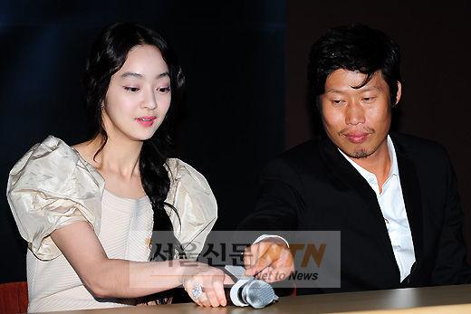 [NTN포토] 서효진·유해진, ‘마이크 쟁탈전’