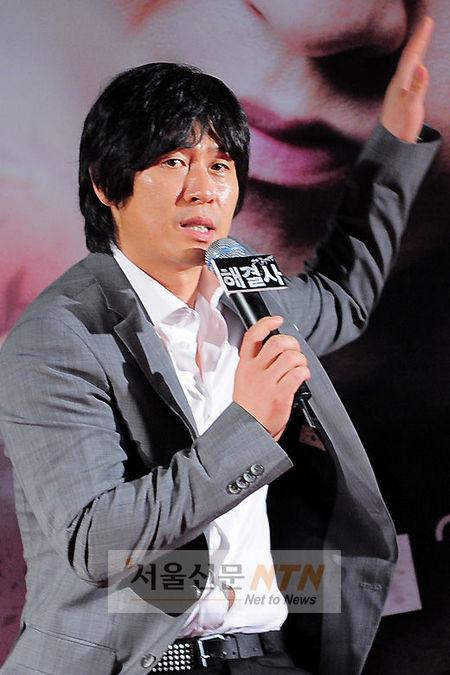 [NTN포토] 설경구 ‘액션신 때 킥에 많이 맞았어요’