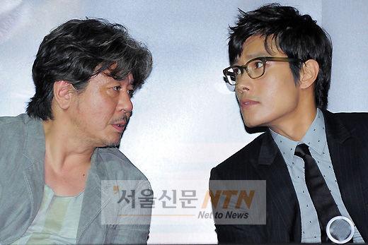 [NTN포토] 진지하게 대화 나누는 이병헌·최민식