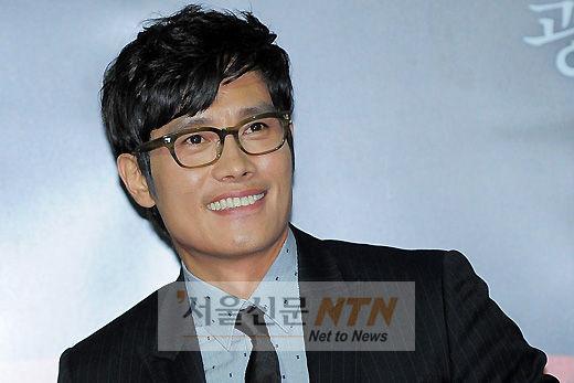 [NTN포토] 이병헌 ‘하얀 치아 드러내며’