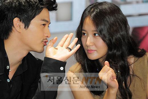 [NTN포토] 진지하게 대화 나누는 김지훈·임정은