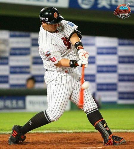 ‘롯데’ 이대호, 최초 9경기 연속 ‘홈런’…세계신기록