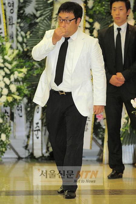 [NTN포토] 눈물 훔치는 이혁재