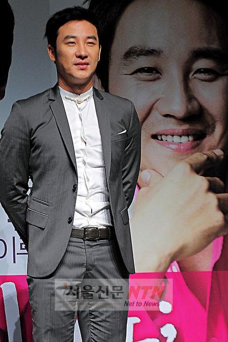 [NTN포토] ‘시라노;연예조작단의 대표’ 엄태웅