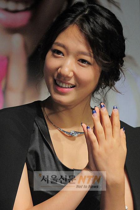 [NTN포토] 박신혜 ‘두 손 모으고 사랑스럽게~’