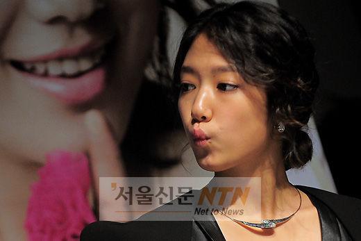 [NTN포토] 박신혜 ‘키스를 부르는 입술’