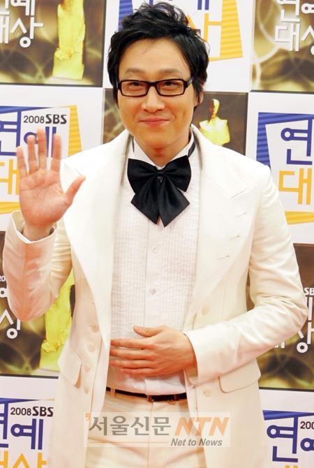 이휘재, 8살 연하 플로리스트와 12월 결혼…축하세례