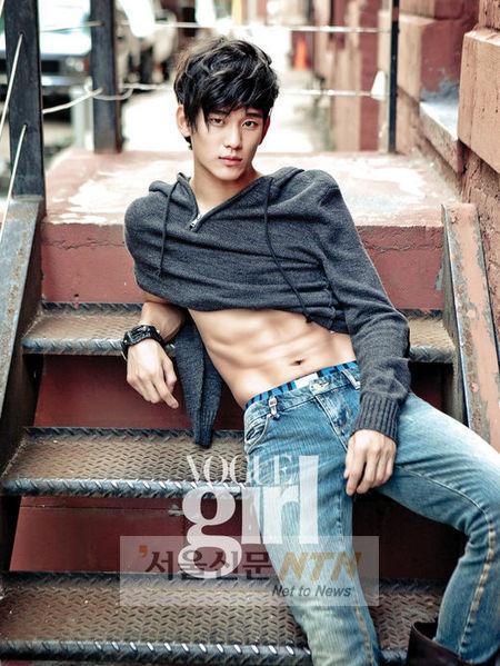 김수현, 명품복근 노출 ‘아역에서 짐승으로’