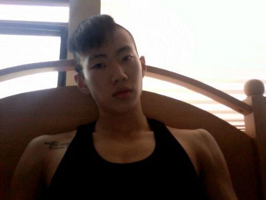 재범, 삭발? 모히칸 스타일로 변신…“깎아 논 밤톨”