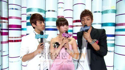 윤두준-이기광-아이유 ‘쇼 음악중심’서 MC호흡 척척