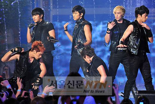 재범, 2PM 재합류? 과거 7인 무대영상에 ‘깜짝’