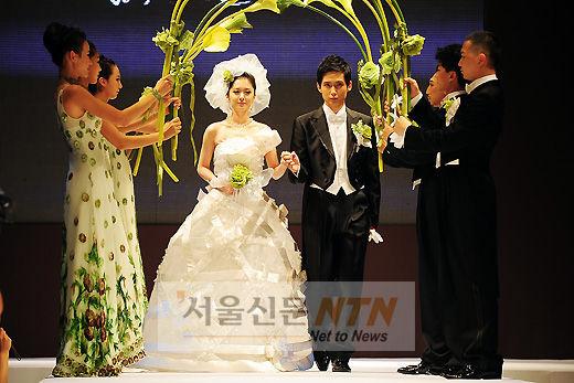 [NTN포토] 장나라·장성원 남매, ‘아름다운 웨딩패션쇼 무대’