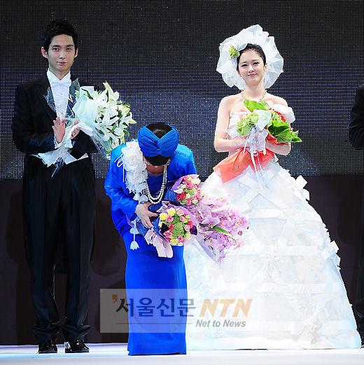 [NTN포토] 장나라·장성원, ‘웨딩패션쇼의 피날레’