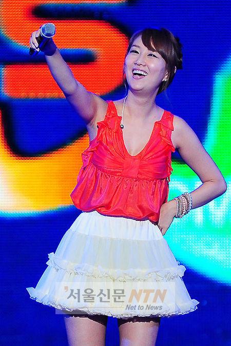 [NTN포토] 장윤정, ‘다함께 불러 볼까요?’