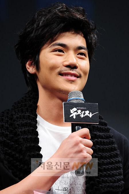 [NTN포토] 김강우, ‘매력적인 미소’