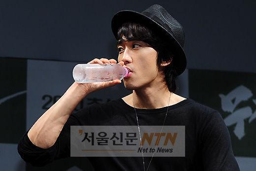 [NTN포토] 송승헌, ‘빛나는 옆라인’