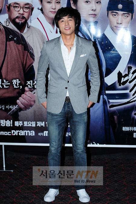[NTN포토] 민석, ‘女心을 흔드는 미소’