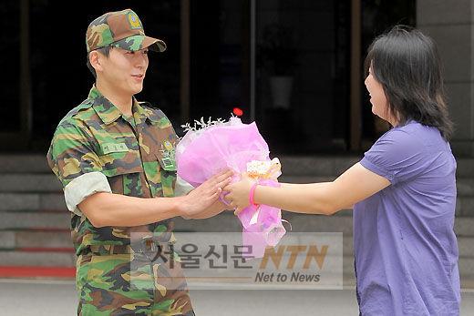 [NTN포토] ‘(류)수영씨 전역 축하드려요’