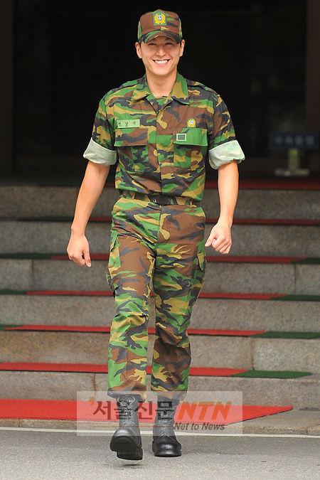 [NTN포토] 씩씩한 모습으로 걸어나오는 류수영