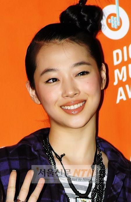 설리, 산다라박-윤아 제치고…사랑스러운 아이돌 ‘우뚝’
