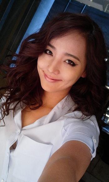 유진, ‘잘 빠진’ 아이라인…“고양이 같죠?”