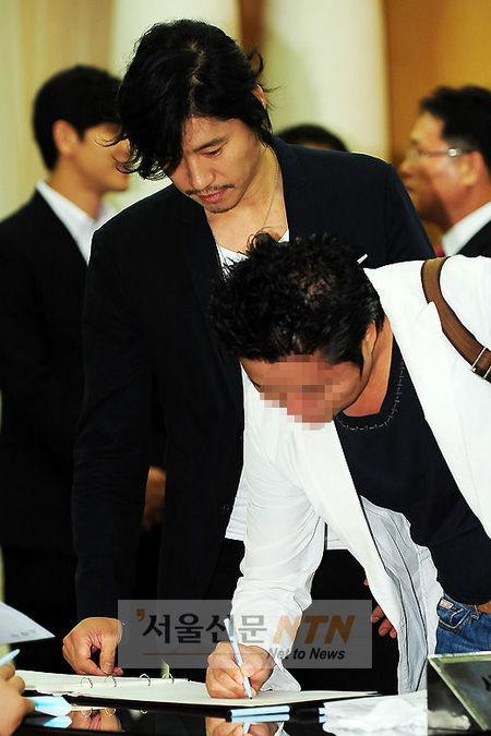 [NTN포토] 유준상 ‘방은희 결혼식 참석’