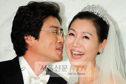 ‘9월의 신부’ 방은희, 2번째 결혼식…“행복할게요”