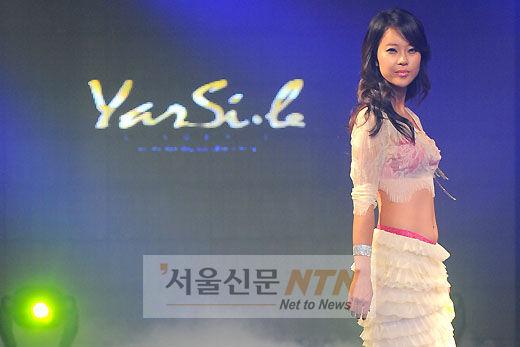 [NTN포토] 백지영 “‘야르시.비’ 입고 섹시해지세요”