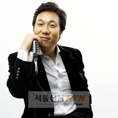 이문세, 연말공연 티켓오픈 “데뷔 후 최대 규모”